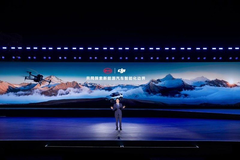 比亚迪联合大疆发布智能车载无人机系统“灵鸢”