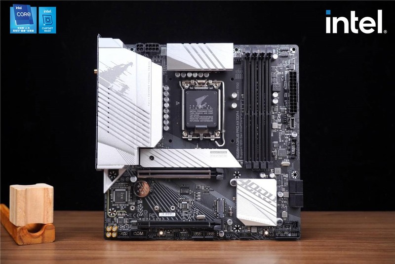 玩家最爱主板来袭，性价比高，性能强悍—技嘉雪雕B660M 分享