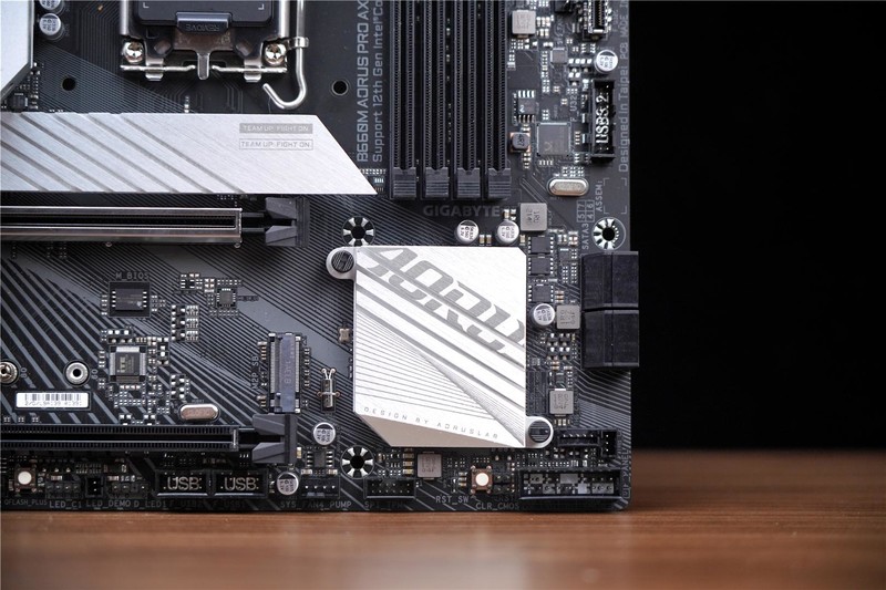 玩家最爱主板来袭，性价比高，性能强悍—技嘉雪雕B660M 分享