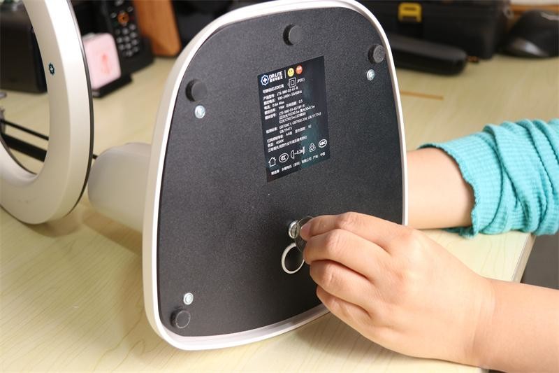 护眼灯推荐，独创NIR红光越用越健康！爱德华天使之光2专科级体验