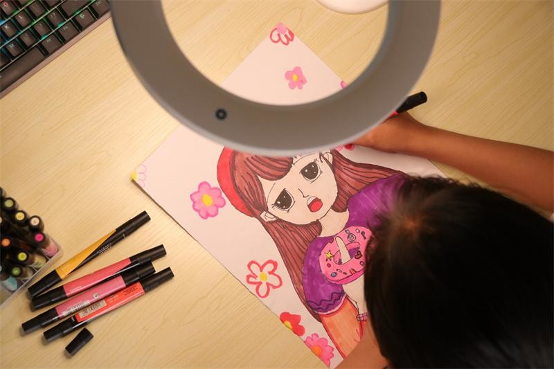 护眼灯推荐，独创NIR红光越用越健康！爱德华天使之光2专科级体验