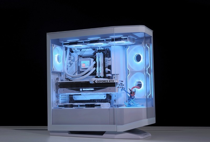 大男孩的专属浪漫，是机箱也是手办展示柜：骨伽星舰搭配4080S装机