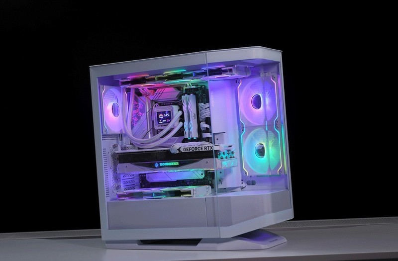 大男孩的专属浪漫，是机箱也是手办展示柜：骨伽星舰搭配4080S装机