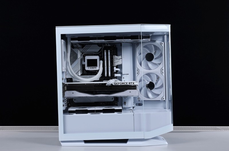 大男孩的专属浪漫，是机箱也是手办展示柜：骨伽星舰搭配4080S装机