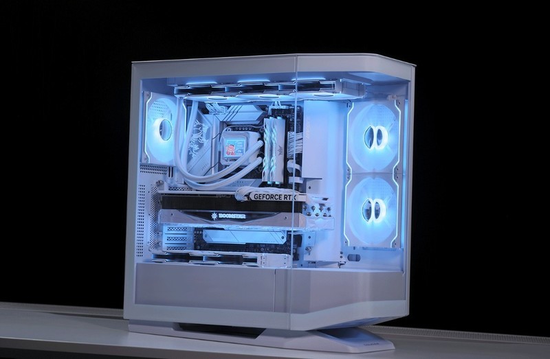 大男孩的专属浪漫，是机箱也是手办展示柜：骨伽星舰搭配4080S装机