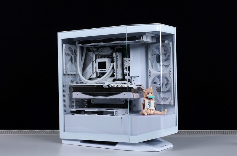 大男孩的专属浪漫，是机箱也是手办展示柜：骨伽星舰搭配4080S装机