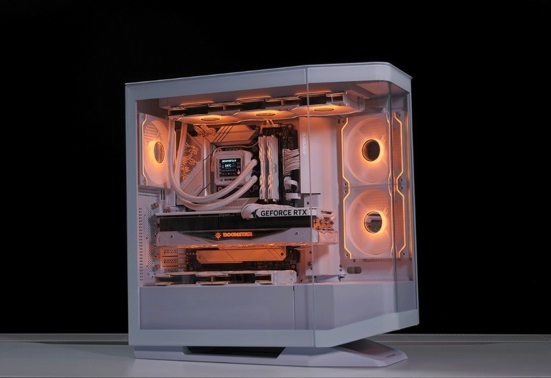 大男孩的专属浪漫，是机箱也是手办展示柜：骨伽星舰搭配4080S装机