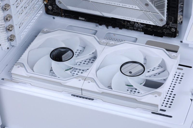 大男孩的专属浪漫，是机箱也是手办展示柜：骨伽星舰搭配4080S装机