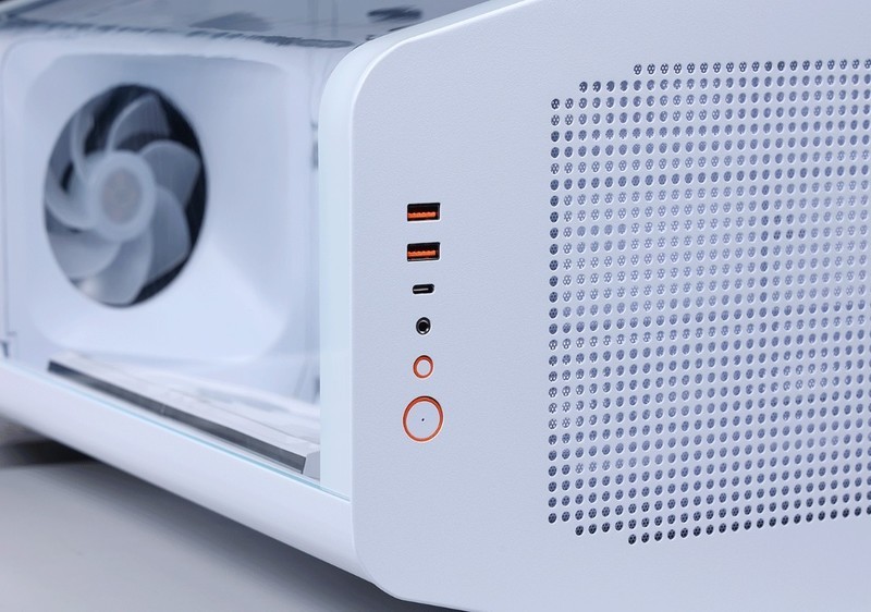 大男孩的专属浪漫，是机箱也是手办展示柜：骨伽星舰搭配4080S装机