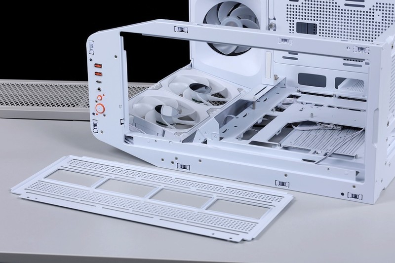 大男孩的专属浪漫，是机箱也是手办展示柜：骨伽星舰搭配4080S装机