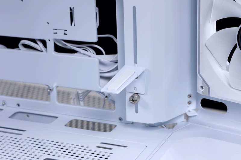 大男孩的专属浪漫，是机箱也是手办展示柜：骨伽星舰搭配4080S装机