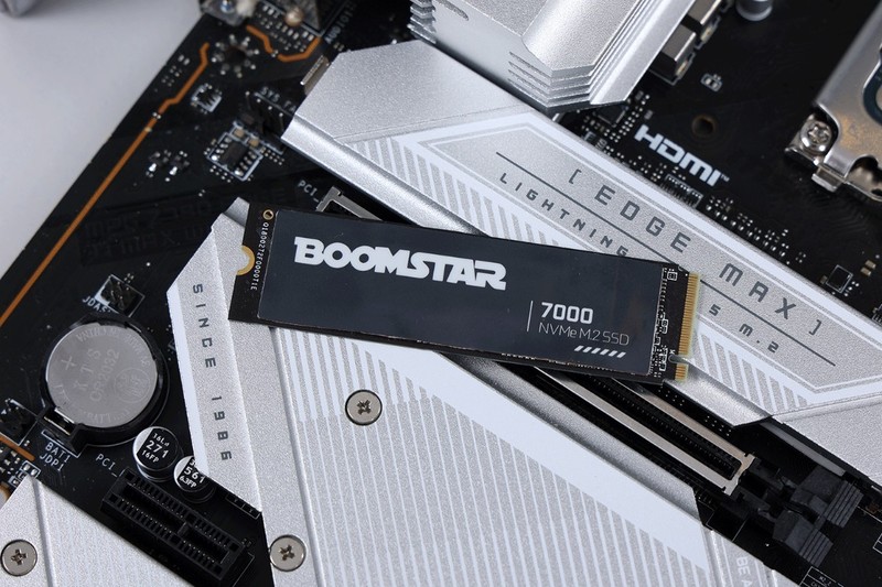 大男孩的专属浪漫，是机箱也是手办展示柜：骨伽星舰搭配4080S装机