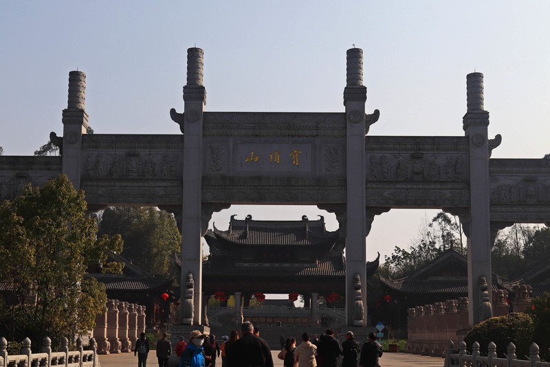 游览重庆大足宝顶山石刻（一）