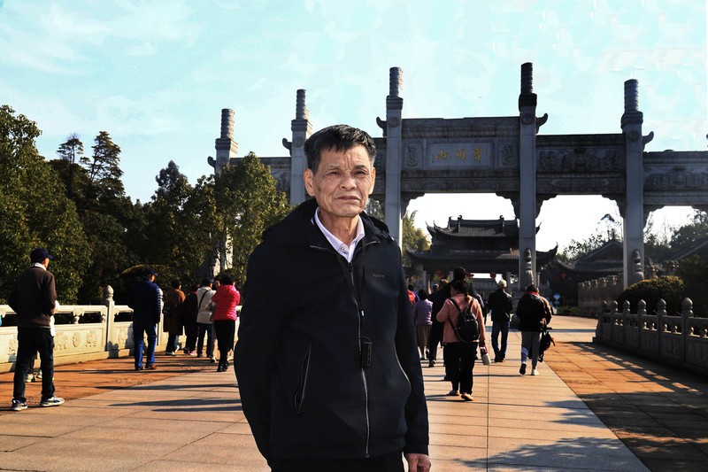 游览重庆大足宝顶山石刻（一）