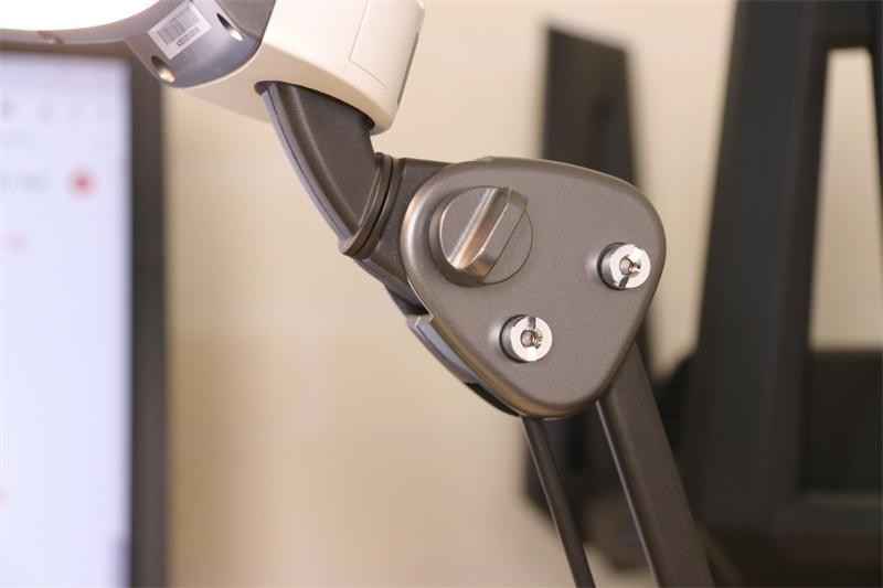 护眼灯推荐，独创NIR红光越用越健康！爱德华天使之光2专科级体验