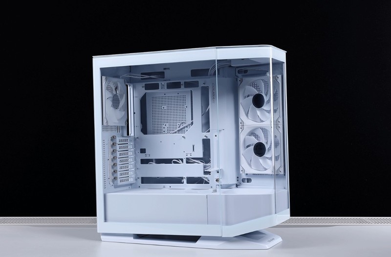 大男孩的专属浪漫，是机箱也是手办展示柜：骨伽星舰搭配4080S装机