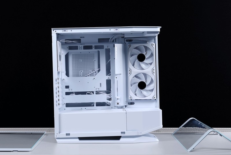 大男孩的专属浪漫，是机箱也是手办展示柜：骨伽星舰搭配4080S装机