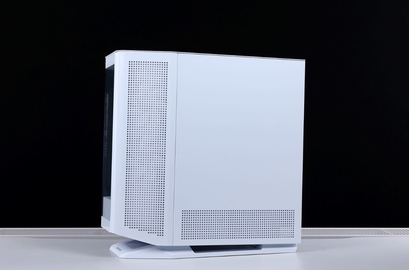 大男孩的专属浪漫，是机箱也是手办展示柜：骨伽星舰搭配4080S装机