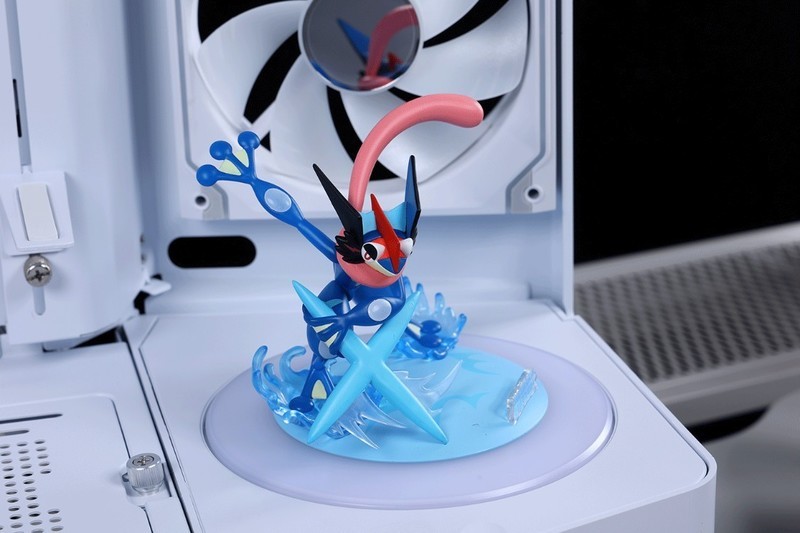 大男孩的专属浪漫，是机箱也是手办展示柜：骨伽星舰搭配4080S装机