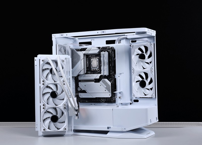 大男孩的专属浪漫，是机箱也是手办展示柜：骨伽星舰搭配4080S装机