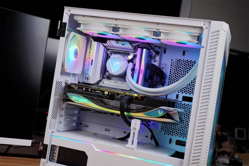 白色主题装机，七彩虹CVN B760M FROZEN D5一马当先，颜值性能全有了