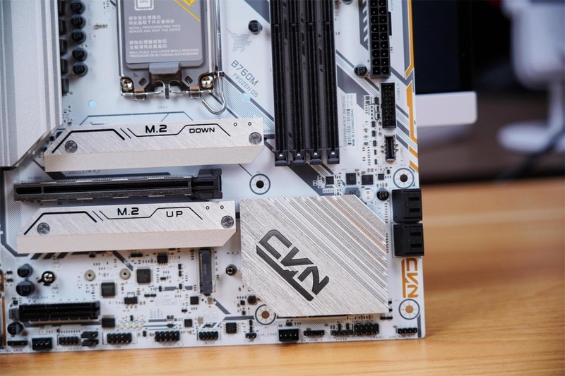 白色主题装机，七彩虹CVN B760M FROZEN D5一马当先，颜值性能全有了