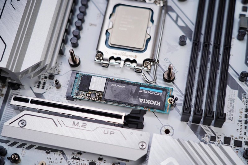 白色主题装机，七彩虹CVN B760M FROZEN D5一马当先，颜值性能全有了