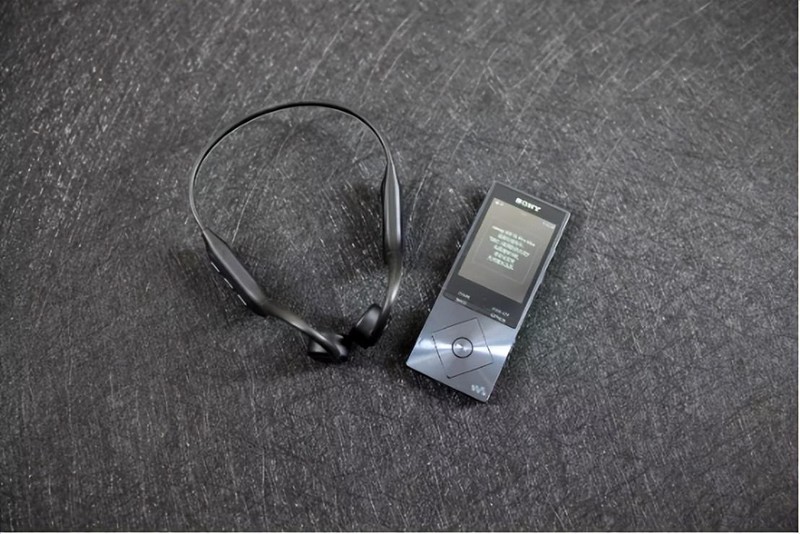 夜跑中最亮的仔，自带播放器可游泳的sanag B91S骨传导耳机体验