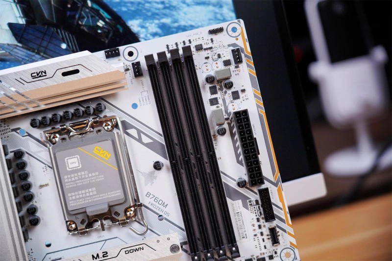 白色主题装机，七彩虹CVN B760M FROZEN D5一马当先，颜值性能全有了