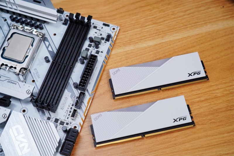 白色主题装机，七彩虹CVN B760M FROZEN D5一马当先，颜值性能全有了