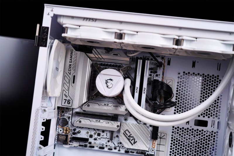 白色主题装机，七彩虹CVN B760M FROZEN D5一马当先，颜值性能全有了