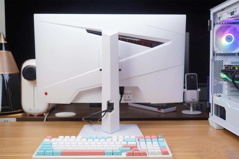 白色主题装机，七彩虹CVN B760M FROZEN D5一马当先，颜值性能全有了