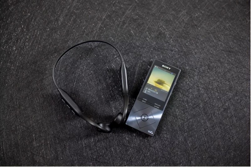 夜跑中最亮的仔，自带播放器可游泳的sanag B91S骨传导耳机体验