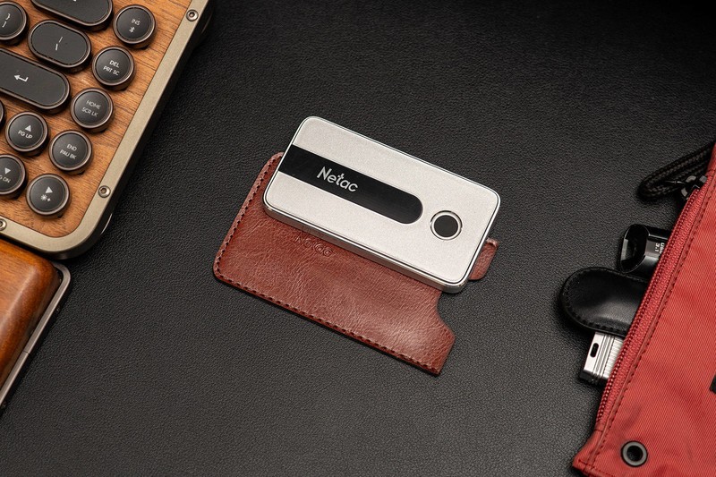 朗科Z11 1TB移动硬盘评测：体积小巧高速传输，还带指纹加密功能