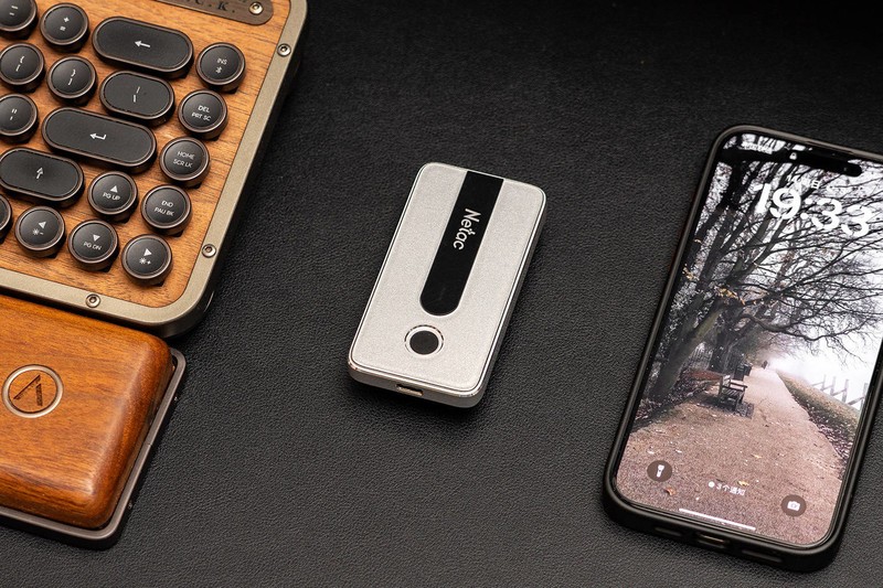 朗科Z11 1TB移动硬盘评测：体积小巧高速传输，还带指纹加密功能