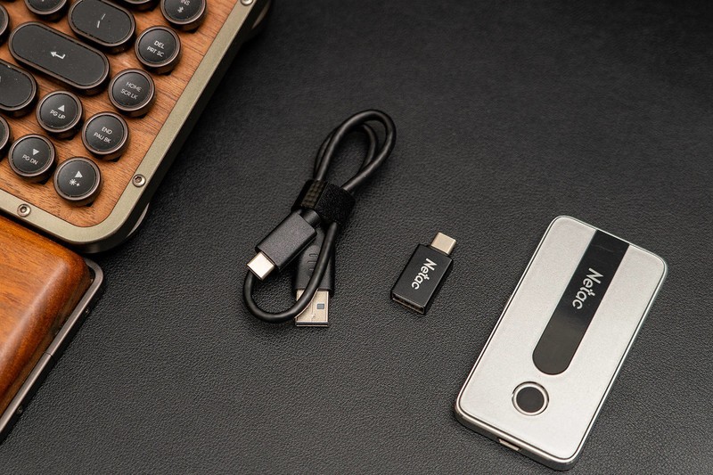 朗科Z11 1TB移动硬盘评测：体积小巧高速传输，还带指纹加密功能