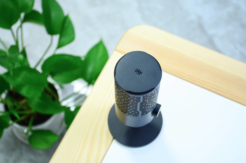 头部UP主推荐的麦克风，JBL Quantum Stream，即插即用两种拾音模式