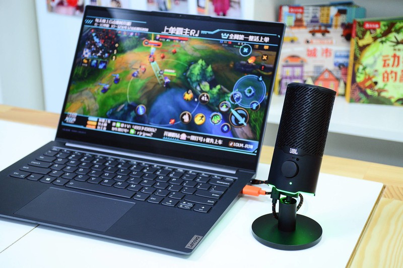 头部UP主推荐的麦克风，JBL Quantum Stream，即插即用两种拾音模式