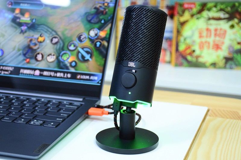 头部UP主推荐的麦克风，JBL Quantum Stream，即插即用两种拾音模式
