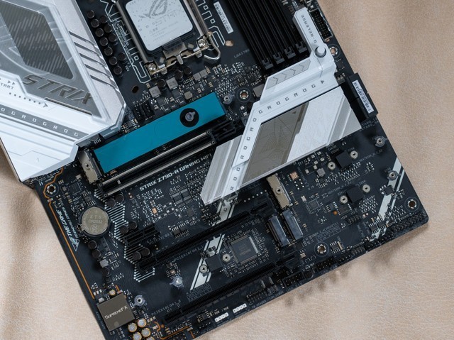 千呼万唤始出来，ROG STRIX Z790吹雪DDR5主板测评