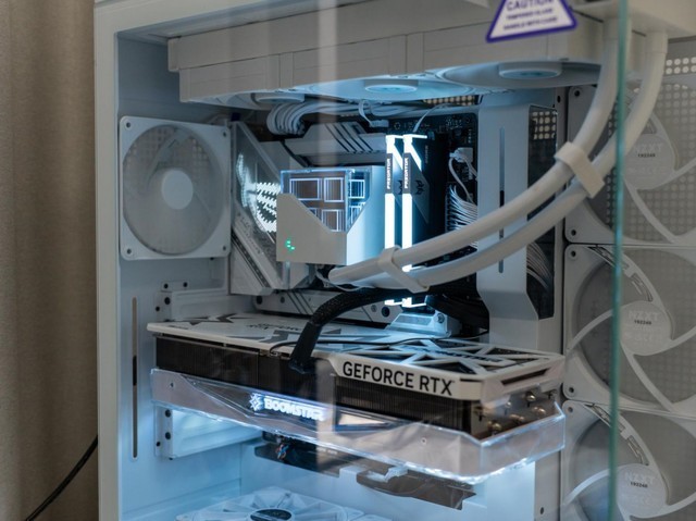 千呼万唤始出来，ROG STRIX Z790吹雪DDR5主板测评