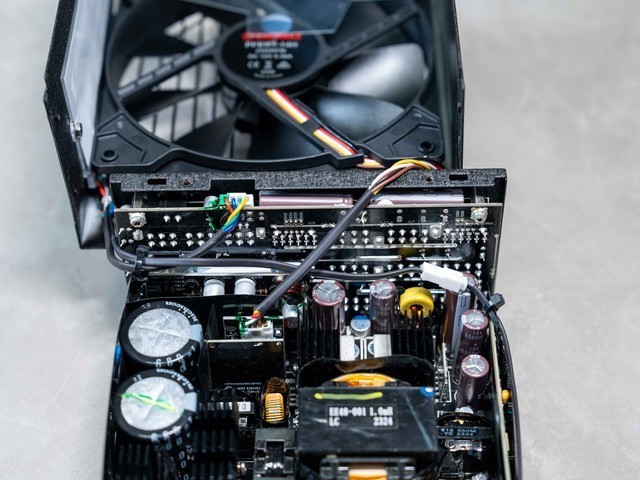 双原生16Pin接口，真毕业级电源，安耐美D.F.X 1650W拆解晒单