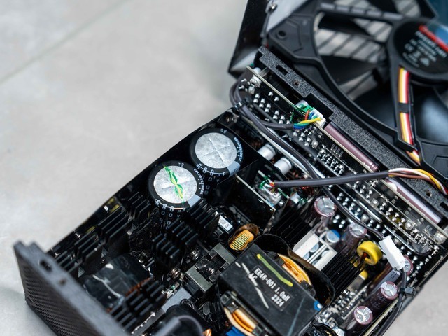 双原生16Pin接口，真毕业级电源，安耐美D.F.X 1650W拆解晒单