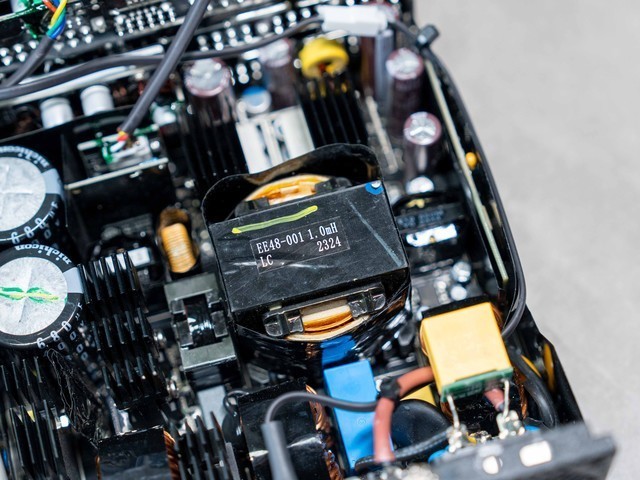 双原生16Pin接口，真毕业级电源，安耐美D.F.X 1650W拆解晒单