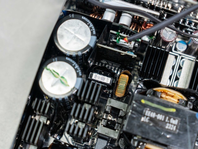 双原生16Pin接口，真毕业级电源，安耐美D.F.X 1650W拆解晒单