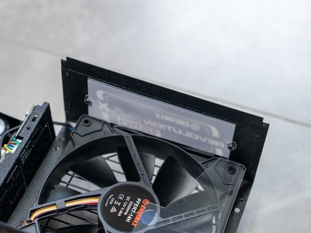 双原生16Pin接口，真毕业级电源，安耐美D.F.X 1650W拆解晒单