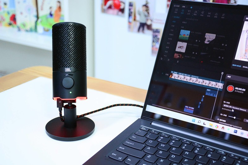 头部UP主推荐的麦克风，JBL Quantum Stream，即插即用两种拾音模式