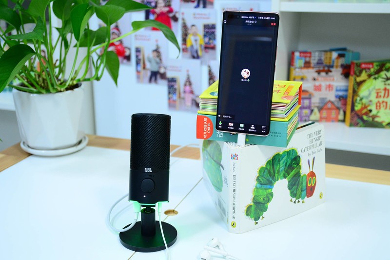 头部UP主推荐的麦克风，JBL Quantum Stream，即插即用两种拾音模式