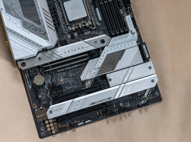 千呼万唤始出来，ROG STRIX Z790吹雪DDR5主板测评