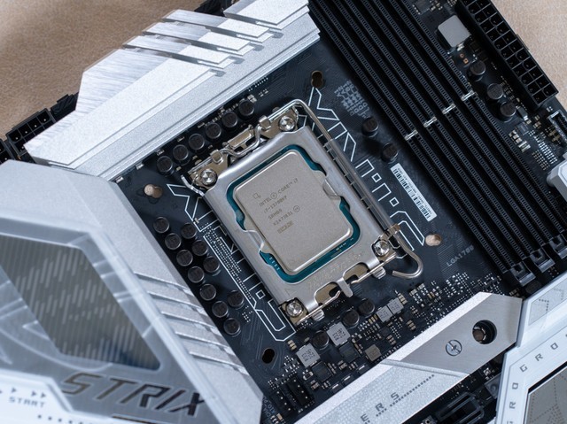 千呼万唤始出来，ROG STRIX Z790吹雪DDR5主板测评